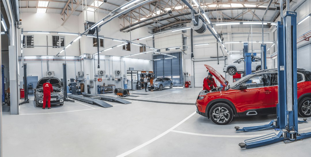 Taller automotriz para alineación y balanceo